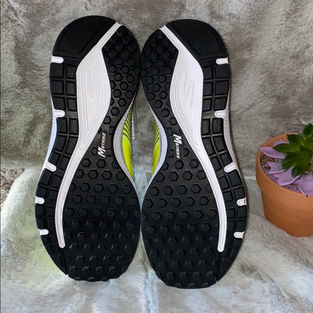 Shoes - Picture 5 of 6